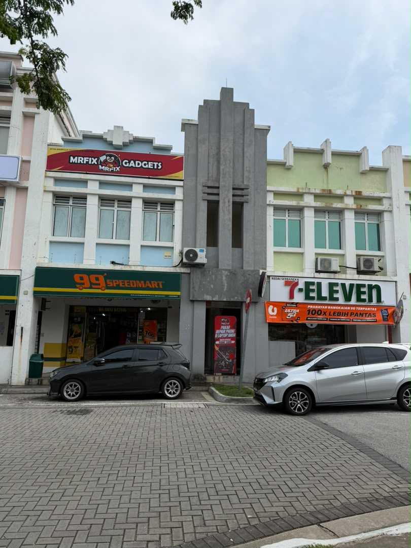 MRFIX Putrajaya smartphone and laptop repair shop above 99 Speedmart in Presint 8