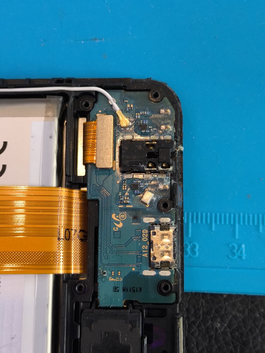 Contoh komponen telefon untuk pemeriksaan MRFIX